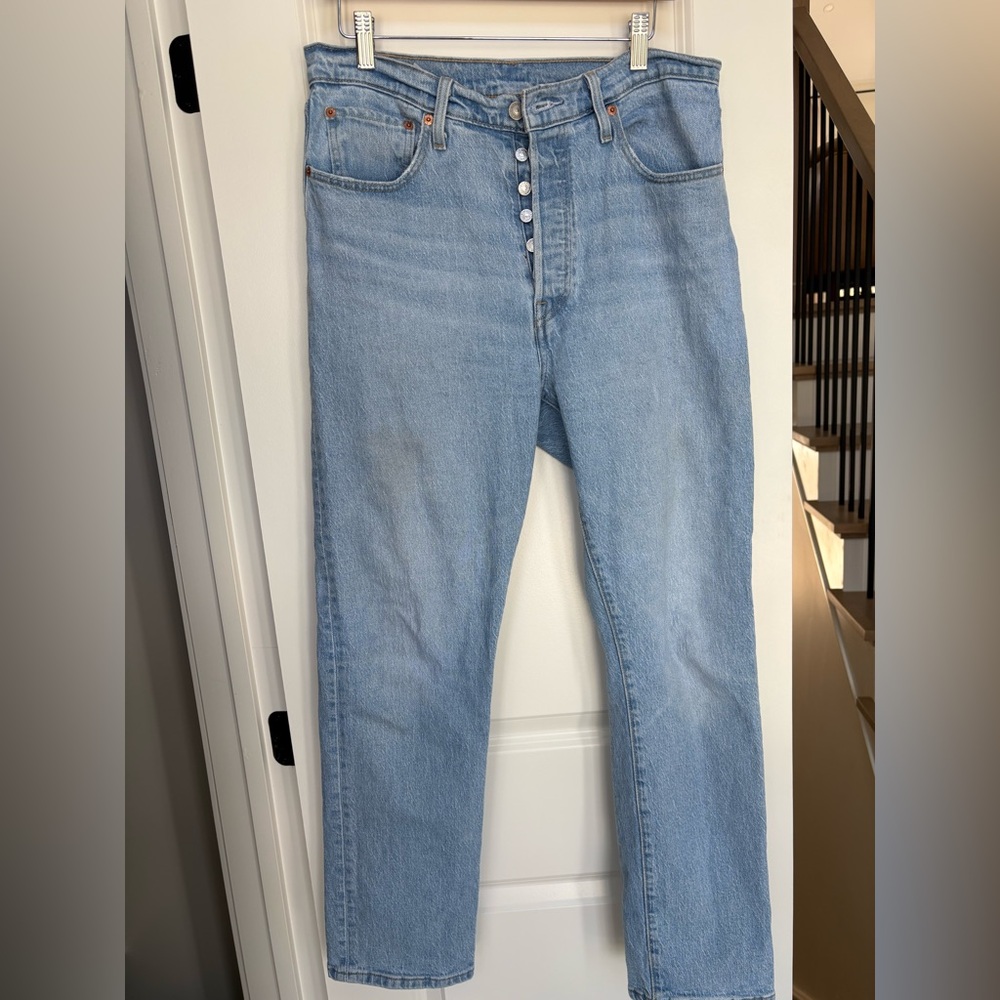 Levi's High-Rise Button-Fly 501 Jeans Light Wash Straight Leg W33 L30